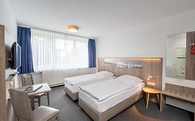 Hotel & Gaestehaus Rostock Luetten Klein
